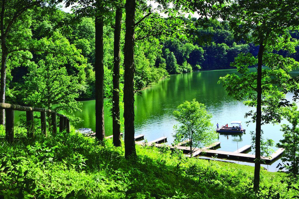 Burr Oak Lodge And Conference Center Glouster Exteriör bild